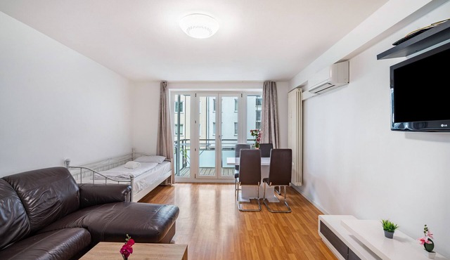 Apartment 'Aldars 10' with Balcony, Wi-Fi and Air Conditioning