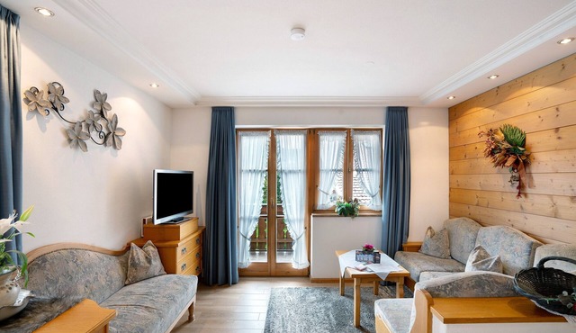 Apartment 'Alpengoldstern Nr 6' with Mountain View, Private Terrace and Wi-Fi