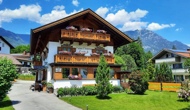 Apartment "Alpspitze" with Mountain View, Balcony & Wi-Fi