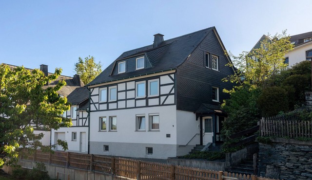 Apartment 'Am Hügel' with Mountain View, Private Terrace and Wi-Fi