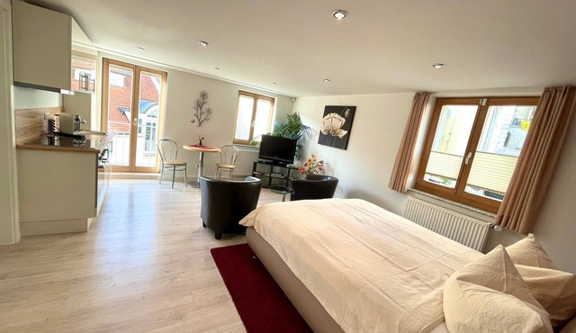 Apartment 'Am Schloss' with Private Terrace and Wi-Fi