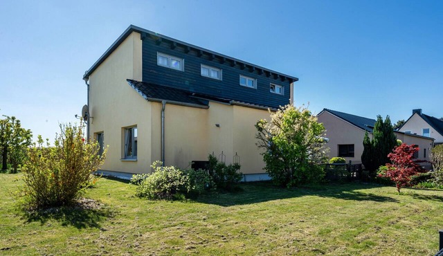 Apartment 'Am See' with Private Terrace, Wi-Fi and Air Conditioning