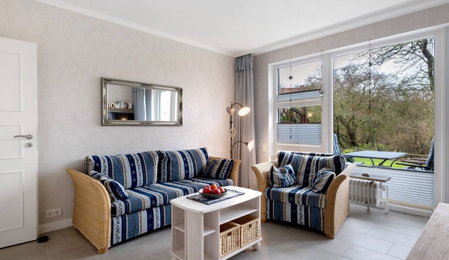 Apartment 'Am Südstrand' with Private Terrace, Shared Garden and Wi-Fi