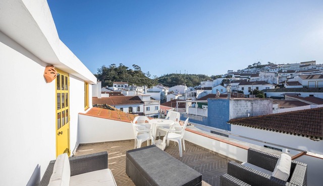Apartment 'Amarelo' with Private Terrace, Balcony and Wi-Fi