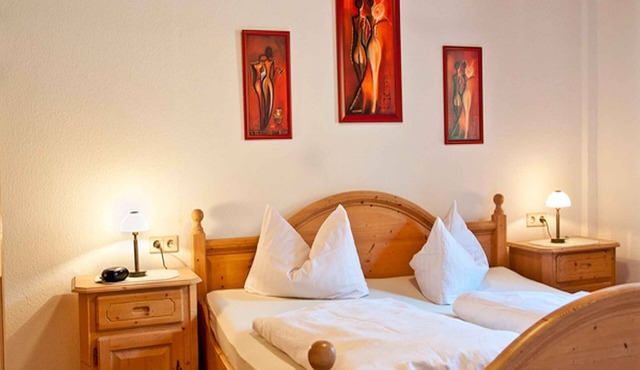 Apartment 'Apfelblüte' with Mountain View, Shared Pool and Wi-Fi