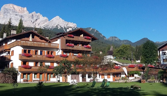 Apartment 'Appartamento Antelao' with Mountain View, Private Terrace and Wi-Fi