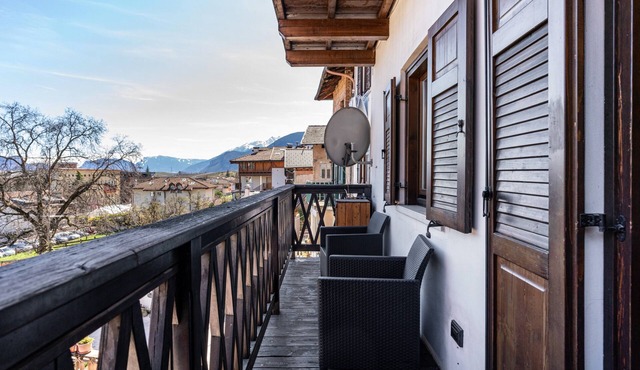Apartment 'Appartamento Cles' with Mountain View, Balcony and Wi-Fi