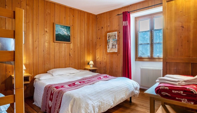 Apartment 'Appartamento Moti' with Mountain View, Shared Garden and Balcony