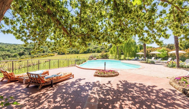 Apartment 'Appartamento Palazzina' with Lake View, Shared Pool and Wi-Fi