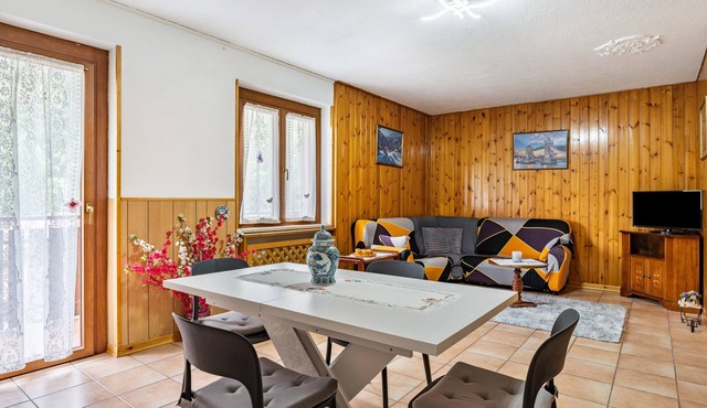 Apartment 'Appartamento Vioz' with Mountain View and Balcony
