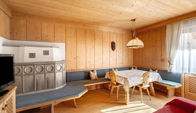 Apartment 'Appartaments Hatzlhof Nr 1' with Mountain View, Shared Terrace and Wi-Fi