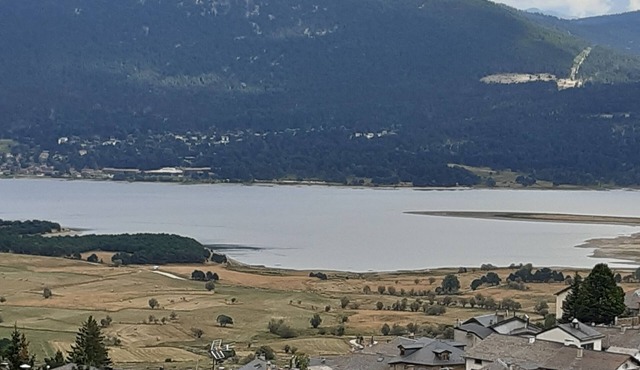 Apartment at the foot of the slopes with lake view