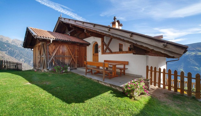 Apartment 'Ausergrubhof Wohnung Naturns' with Mountain View, Shared Garden and Wi-Fi