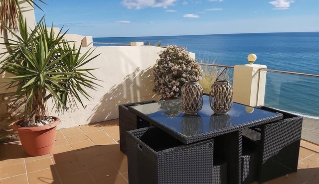 Apartment 'Beach Town Views' with Sea View, Wi-Fi and Air Conditioning