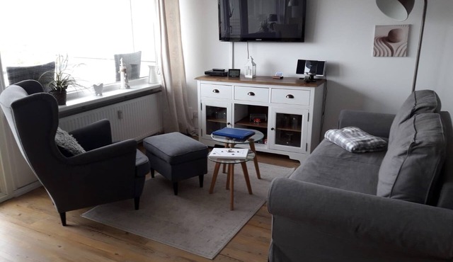 Apartment "Beachfront with sea view and sunny balcony"