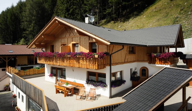 Apartment "Bergblick Hinterproslhof" with Mountain View, Balcony & Wi-Fi