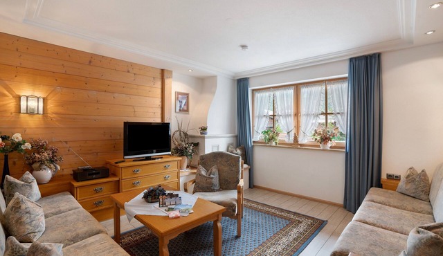 Apartment 'Bergdistel Nr 8' with Mountain View, Shared Garden and Wi-Fi