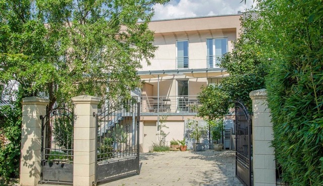 Apartment 'Bianca's Kaiserstuhl' with Private Terrace, Balcony and Wi-Fi