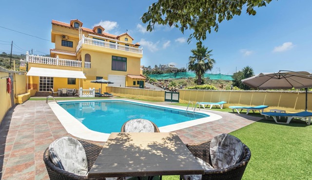 Apartment 'Buhardilla Armonia Rural' with Sea View, Shared Pool, Garden & Wi-Fi