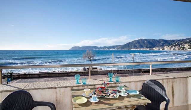 Apartment 'Cadorna Fronte Mare' with Sea View, Wi-Fi and Air Conditioning