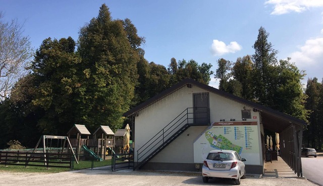 Apartment-Camp-Bar Grajski park Vitez - vacation in embrace of 100 year trees