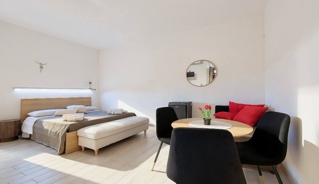 Apartment 'Cantine Cippone Room' with Shared Terrace, Wi-Fi and Air Conditioning