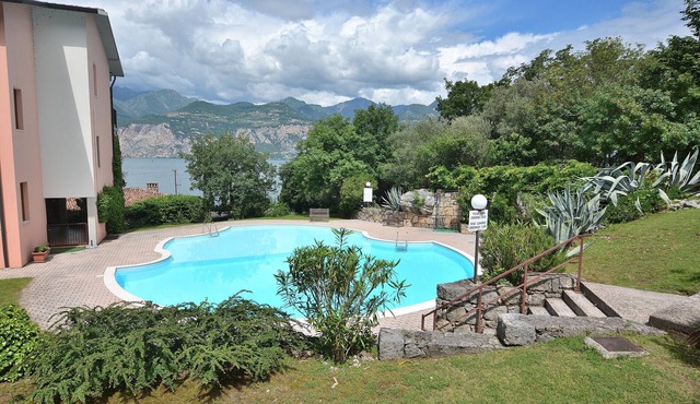 Apartment Candor With Pool