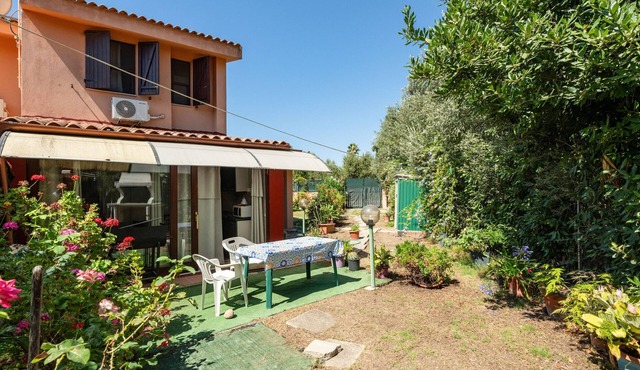 Apartment 'Casa Mediterraneo' with Shared Garden, Wi-Fi and Air Conditioning
