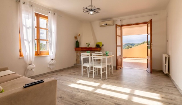 Apartment 'Casa Belvedere' with Private Terrace, Wi-Fi and Air Conditioning