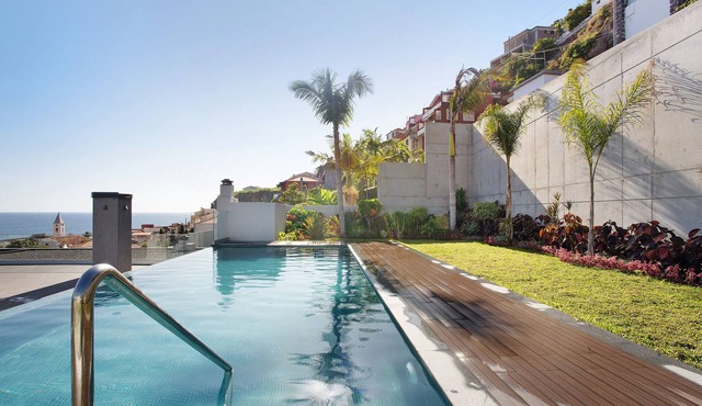 Apartment 'Casa Castanheta' with Sea View, Wi-Fi and Air Conditioning