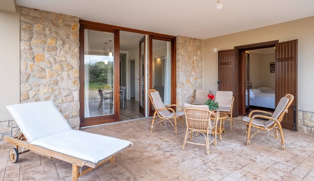Apartment 'Casa Cenate' with Private Terrace, Wi-Fi and Air Conditioning