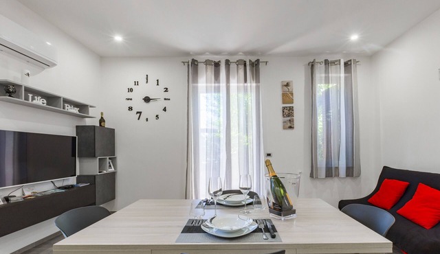 Apartment 'Casa Gioiosa' with Sea View, Wi-Fi and Air Conditioning