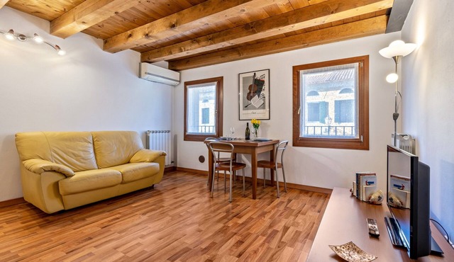 Apartment "Casa Giuly" with Wi-Fi & Air Conditioning