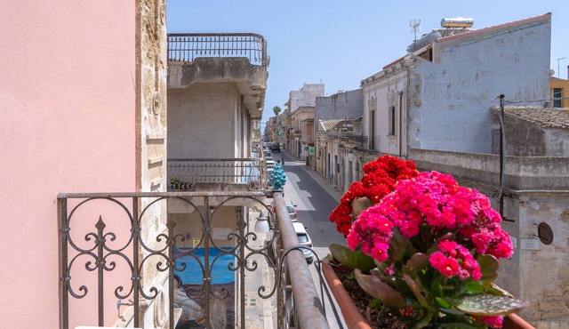 Apartment 'Casa Intersimone' with Wi-Fi and Air Conditioning