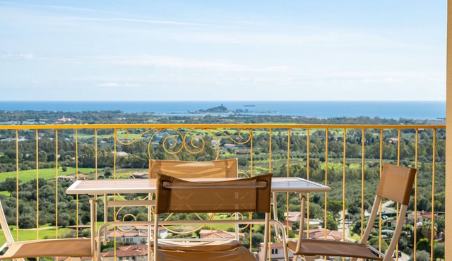 Apartment 'Casa Molas' with Wi-Fi and Air Conditioning