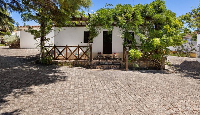 Apartment 'Casa Retiro' with Shared Pool, Wi-Fi and Air Conditioning