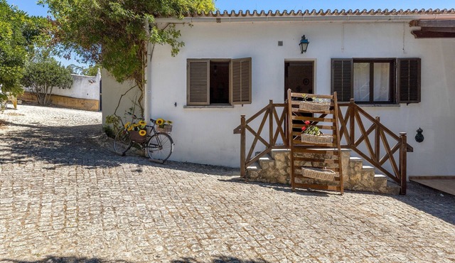 Apartment 'Casa Rústica' with Shared Pool, Shared Terrace and Wi-Fi