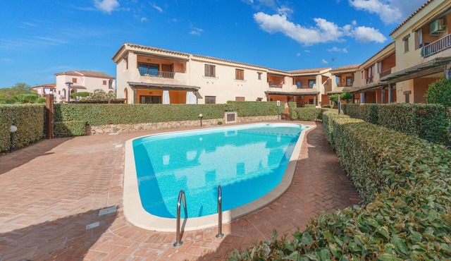 Apartment 'Casa Vacanze Lampone' with Shared Pool, Terrace and Air Conditioning