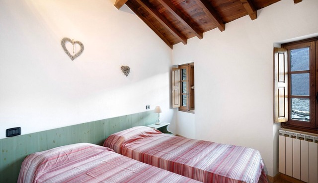 Apartment 'Casa Verde - Sciu´ Pepin' with Private Terrace, Private Garden and Wi-Fi