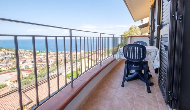 Apartment 'Casa Vista Mare' with Sea View, 2 Balconies & Wi-Fi