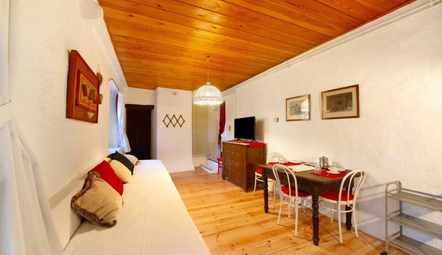 Apartment 'Cascina Des Religieuses - Tilleul' with Mountain View, Private Terrace and Wi-Fi