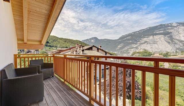 Apartment 'Castle View' with Mountain View, Balcony and Wi-Fi