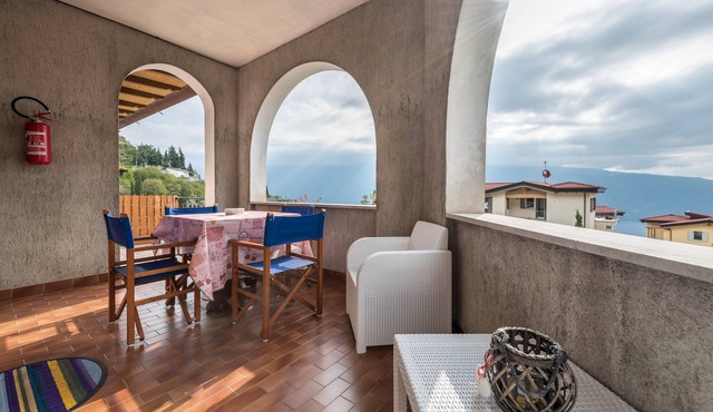 Apartment Ciliegio Casa Demonti with Mountain View, Pool, Garden, and Wi-Fi