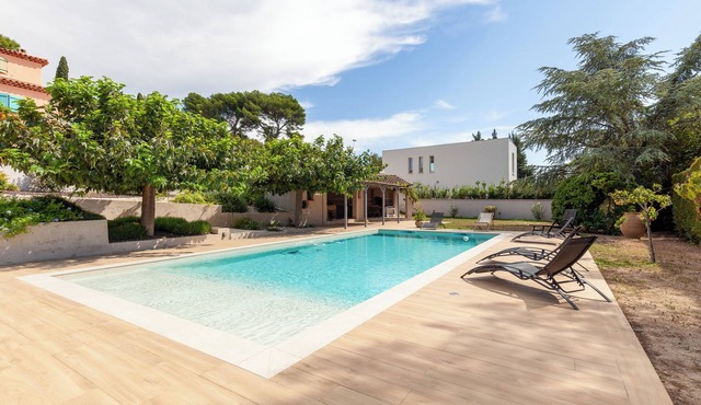 Apartment 'Cocon Avec Piscine Et Jardin' with Shared Pool, Private Terrace and Wi-Fi