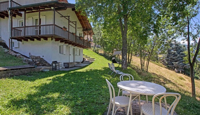 Apartment 'Coin Vert' with Mountain View, Shared Garden and Wi-Fi
