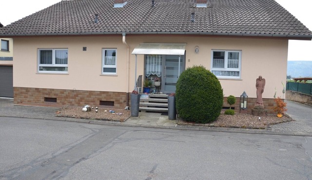 Apartment 'Collenberger Ferienwohnung Schäfer' with Private Terrace, Garden & Wi-Fi