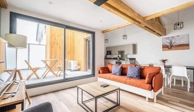 Apartment Comfortable in the centre of Pau: parking, AC.