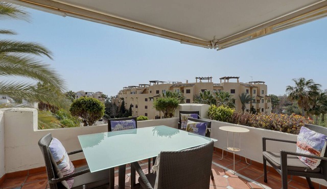 Apartment Costalita with Sea View, Terrace, Shared Pool & Wi-Fi