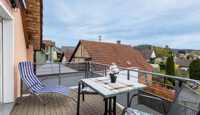 Apartment 'D G Mit Balkon' with Balcony and Wi-Fi