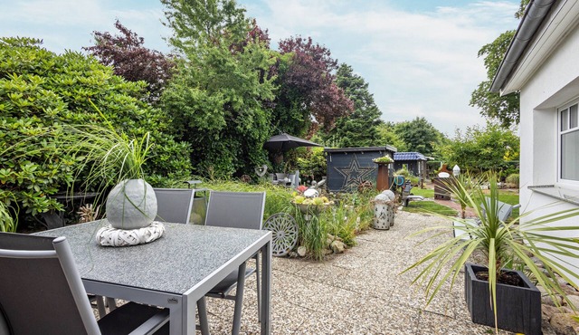 Apartment 'Dahmlos' with Private Terrace, Shared Garden and Wi-Fi